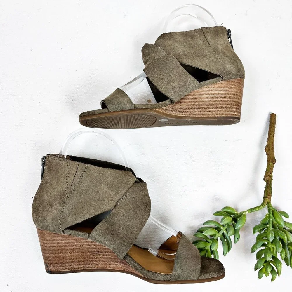 2/$20 Lucky Brand Tammanee Suede Taupe Ankle Sandal Wedges 7M